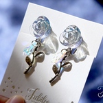 薔薇と雫のイヤリング🌹レジン＆クリスタルガラス