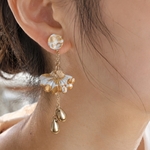 ひまわり雫の耳飾り[white&gold]/ピアス、イヤリングお選び頂けます。