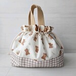 洗える☆軽い保冷お弁当袋　冷たさも温かさも長持ち！年中使える！保温保冷　お弁当袋　ミモザ柄　くま柄　取手付き　巾着袋　幼稚園　保育園　小学校　入園　入学　ピクニック　子供用　お出かけ　熱中症対策