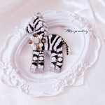 【再販】ビーズ刺繍　しまうまブローチ🦓(キーホルダー)