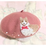 赤いリボンのコーギーちゃんのベレー帽 