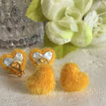 《送料無料》ふわもこ♡ハートのイヤリング・ピアス〜goldyellow〜