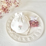 お花の刺繍ポーチとポプリのセット＊ローズ　ゼラニウム　サシェ　匂い袋　まる　巾着　袋　フリル　裏地付き　おしゃれ　手作り　リネン　アロマ　ポプリ　ハーブ　精油　芳香　虫除け　フレグランス