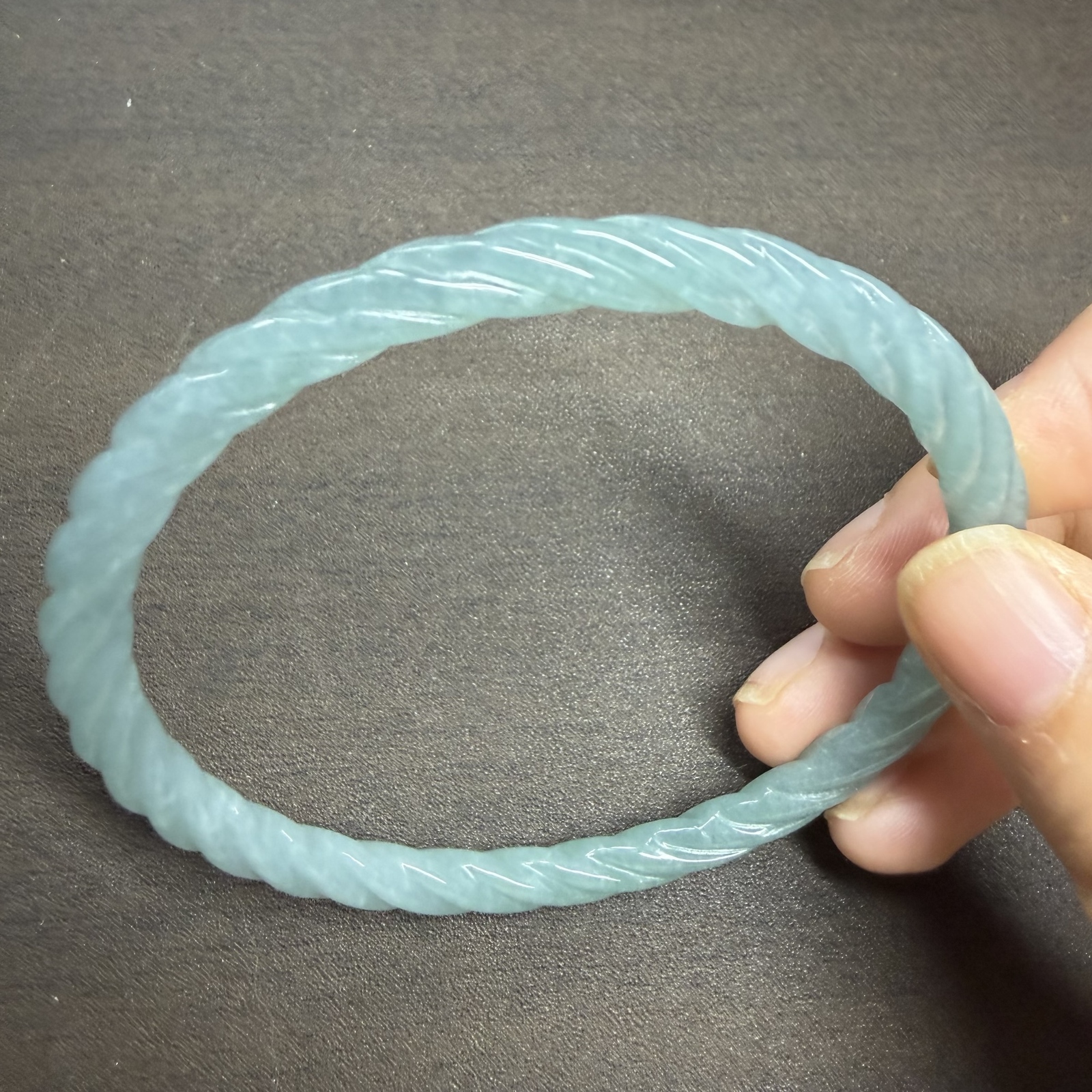 本翡翠ブレスレットバングルグァテマラ産ねじねじみずみずしい