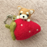 苺＆柴犬ちゃんのキーホルダー　〜受注制作〜