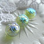 ◆チェコガラスボタン◆ぽんぽん花・フロストグリーン ::: 小1.8cm