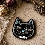 I see you 〜見つめる黒猫のビーズ刺繍ブローチ　/無料配送　/黒猫　/手刺繍　/プレゼント　/贈り物/ シリーズ刺繍猫日和