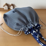 ＊お洗濯が楽♡メッシュ生地×撥水加工ナイロンオックス    一枚仕立て 巾着トートバッグ＊ 肩がけも出来る 大きめエコバッグ スパバッグ プールバッグ  ブルーグレー 英字ネイビー