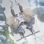 氷のように透明な芍薬と月の雫のピアス/イヤリング