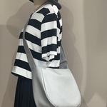 SALE品シルバーシルクタフタ風、撥水レザーラウンドショルダー「雨でもヘビロテ」