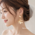 H135.花嫁さまにも‪‪❤︎‬ゆれるゴールドお花 大ぶりフラワー ピアス イヤリング 金属アレルギー対応 大人可愛い 目を引く 女子会 お呼ばれ ブライダル 挙式 結婚式 前撮り ウエディング 