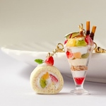 　贅沢フルーツパフェとロールケーキ　　ミニチュア　　ピアス/イヤリング　