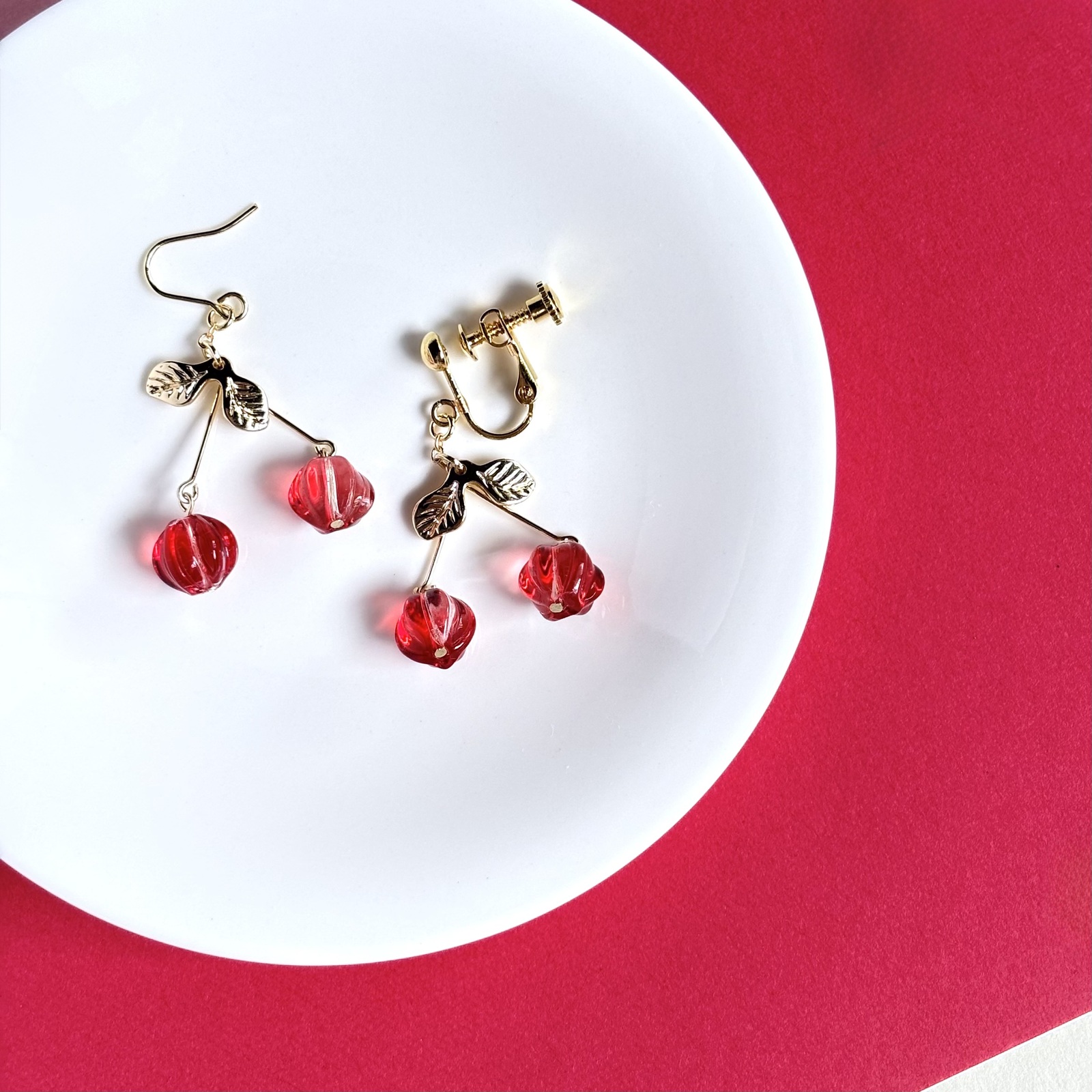 桜舞う番傘のピアス/イヤリング｜春の和装・お花見に｜和風 ロング
