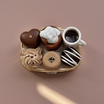わんちゃんメレンゲとシナモンロールとコーヒーのピルケースＢ