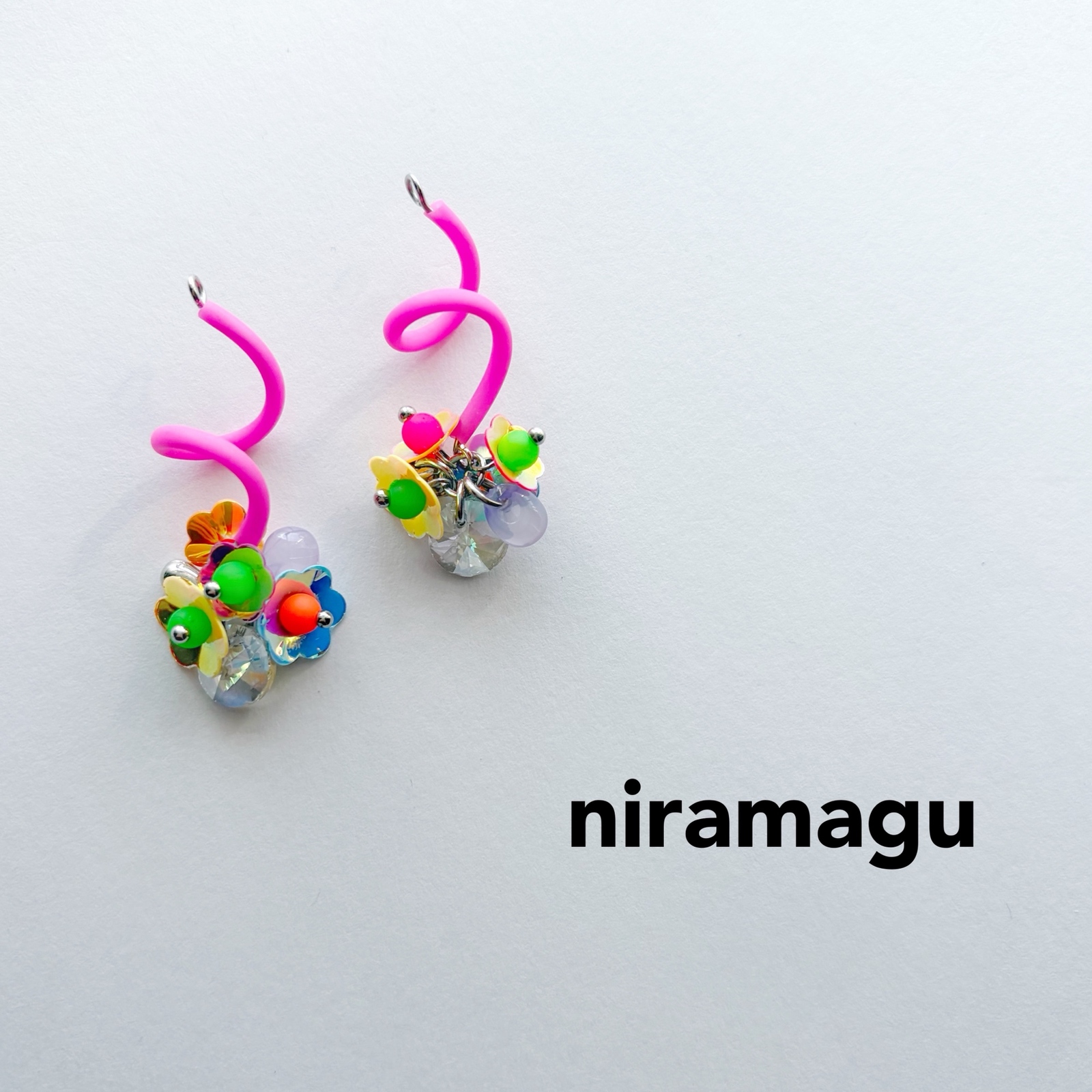 ウッドビーズとアンティークビーズのピアス - niramagu GALLERY 