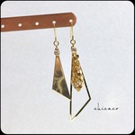 アシンメトリートライアングルピアス／イヤリング