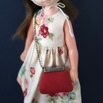 【1/6・21cm・22cmドールoutfit】がま口風ショルダーバッグ(スウェード調赤・古美金)