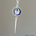 宇宙レジン 天球儀と蒼い三日月ネックレス シルバー 偏光 月 宇宙アクセサリー