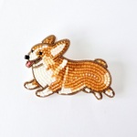 ごきげんダッシュ！コーギーのビーズ刺繍ブローチ