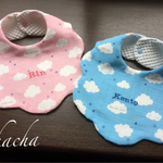 【名入れ刺繍可】くも柄のもくもくスタイ