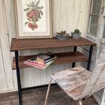 木製天板の棚付き作業テーブル　ブラウン   　 ☆アイアン脚　作業台　飾り棚　　