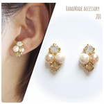 クリーム系ビジューピアス