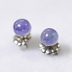 （★再販★１点もの）タンザナイトのスタッドピアス（5mm・チタンポスト）