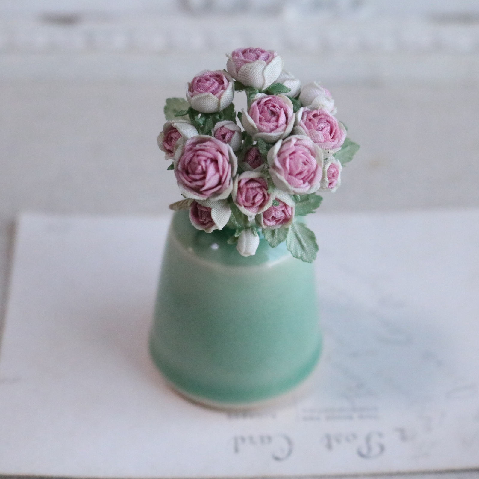布花 小さな薔薇のリースブローチ 1257 - ao. 手作りのアンティーク花
