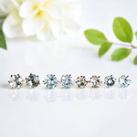 スカイブルートパーズ スタッドピアス　4mm  11月誕生石