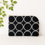 L字ファスナーポーチ　刺繍　サークル　ブラック　通帳ケース　お薬手帳　L字型ファスナー　マルチケース