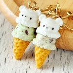 しろくまさんとチョコミントアイスのミニチュアイヤリング／ピアス〈フェイクスイーツ〉