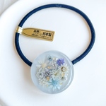 ❁お花のラウンド❁ 淡色〔ヘアゴム  ポニーフック ブローチ〕ハンドメイド レジン かすみ草 ドライフラワー