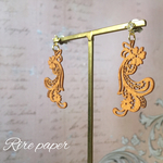 フェザーレースのピアス／イヤリング  ブラウン