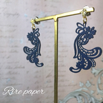 フェザーレースのピアス／イヤリング  ネイビー