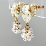 花 レジンピアス レジンイヤリング 小ぶり 大人可愛い かすみ草 かわいい ビーズ オーロラ 揺れるアクセサリー 金属アレルギー対応 ギフト