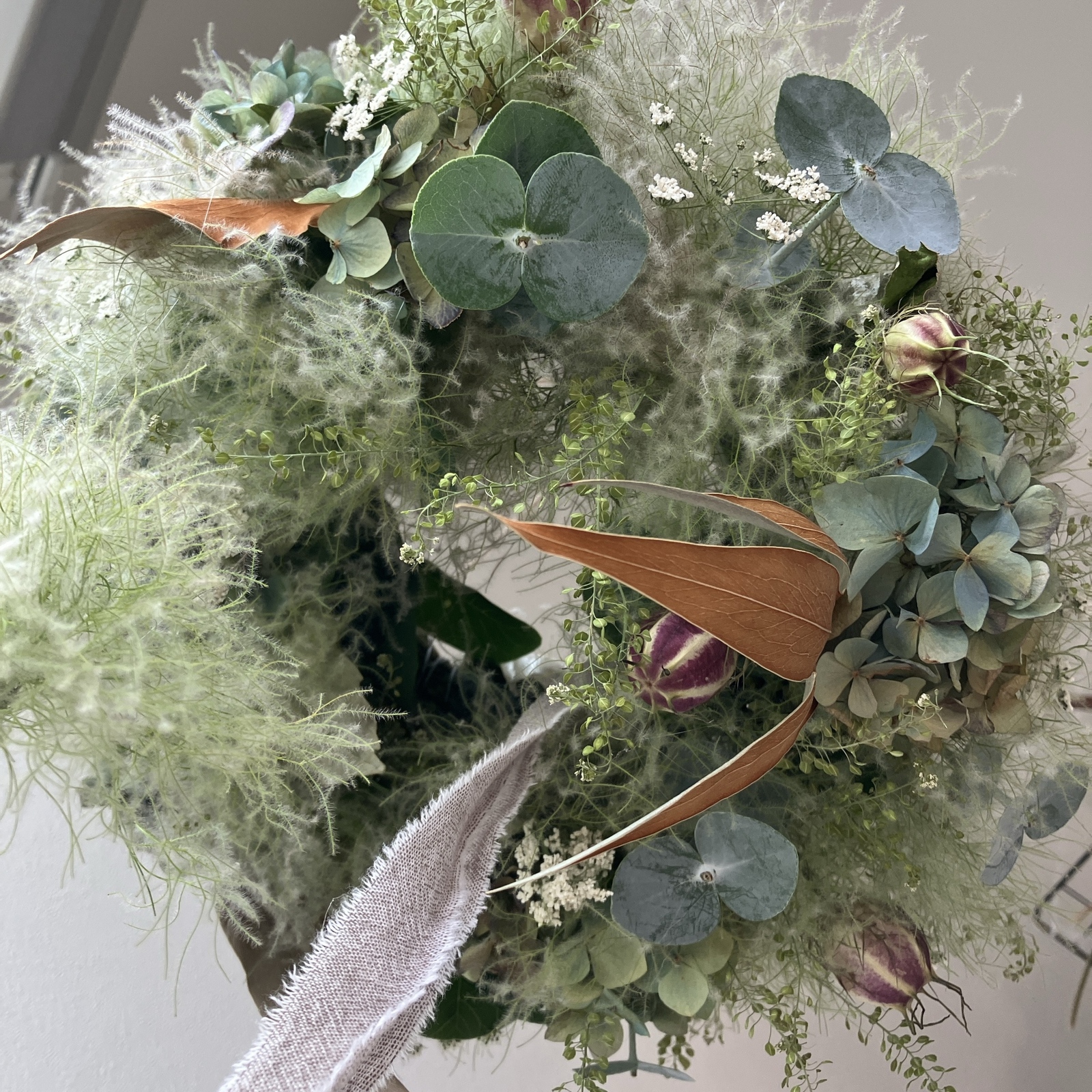 SOLD スモークツリー とアンティーク紫陽花のシックなフライングリース
