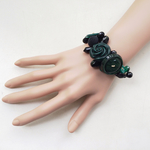 黒と緑のボタンブレスレット  c