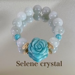 アマゾナイトローズと光を宿すグリーンの雫　ラビットヘア〜ブレスレット　Selene crystal