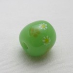 お花畑のとんぼ玉（緑色）