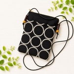 刺繍　サークル　ブラック　　スマホポシェット　スマホポーチ　ショルダーバック