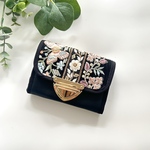 コロンっとかわいい　ミニ財布　インド刺繍リボン　