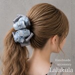【NEW】ふわふわブルーグレー系エレガンス花柄刺繍リボンバナナクリップ｜上品 大人可愛いヘアアクセサリー