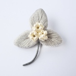 Pearl Seed_Silver パールの実(シルバーグレー）刺繍ブローチ