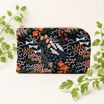 L字ファスナーポーチ　刺繍　お花　蝶々　ネイビー　通帳ケース　お薬手帳　L字型ファスナー