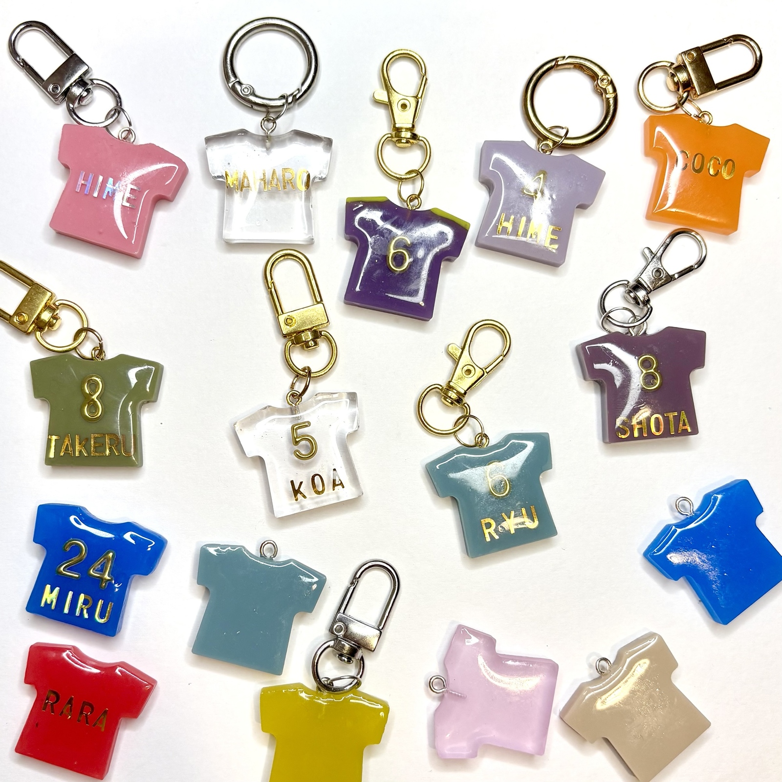 部活 キーホルダー 名入り 背番号 レジン 卒部記念・卒団記念】名入れ・背番号入りユニフォーム型レジン