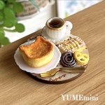 419 ＊ネコさんのベイクドチーズケーキ＊　ミニチュアスイーツ　ドールハウス　フェイクフード　オブジェ　食品サンプル　YUMEmini