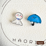 てるてる坊主と傘ちゃんのピアス(水色)＜p93＞｜送料込み｜手描きプラバンアクセ