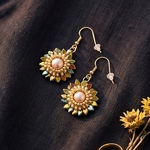 チェコビーズxパール シャイニーひまわりピアス／イヤリング【イエロー】華やか/上品 花/フラワー 大ぶり 夏/元気カラー