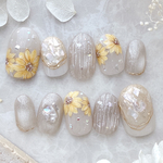 new♡ひまわりとシェルの煌めきネイル🌼　　ブライダル　結婚式　ウェディング　夏　マグネット　向日葵　　推し活　カラードレス　ベージュ　バブル　