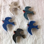 【陶土】＊ツバメブローチ